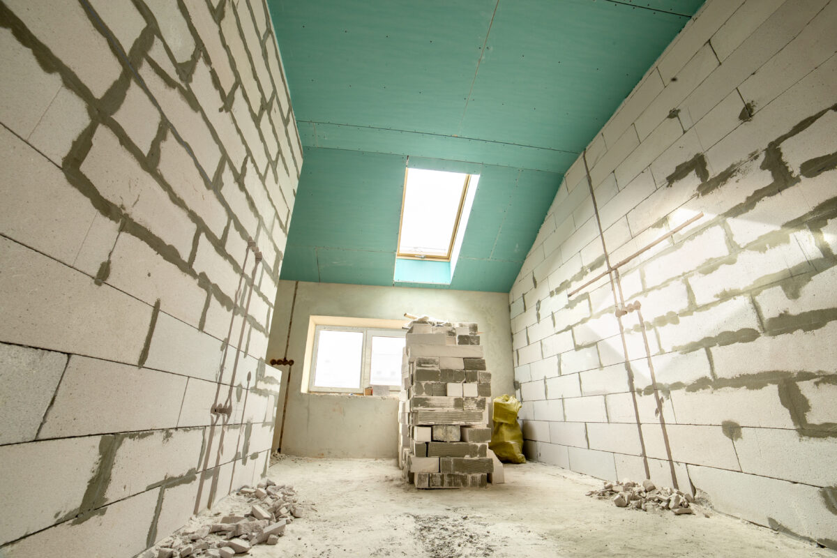 Raumansicht eines neu gemauerten Hauses mit Trockenbauverkleidung Raumansicht eines neu gemauerten Hauses mit Trockenbauverkleidung